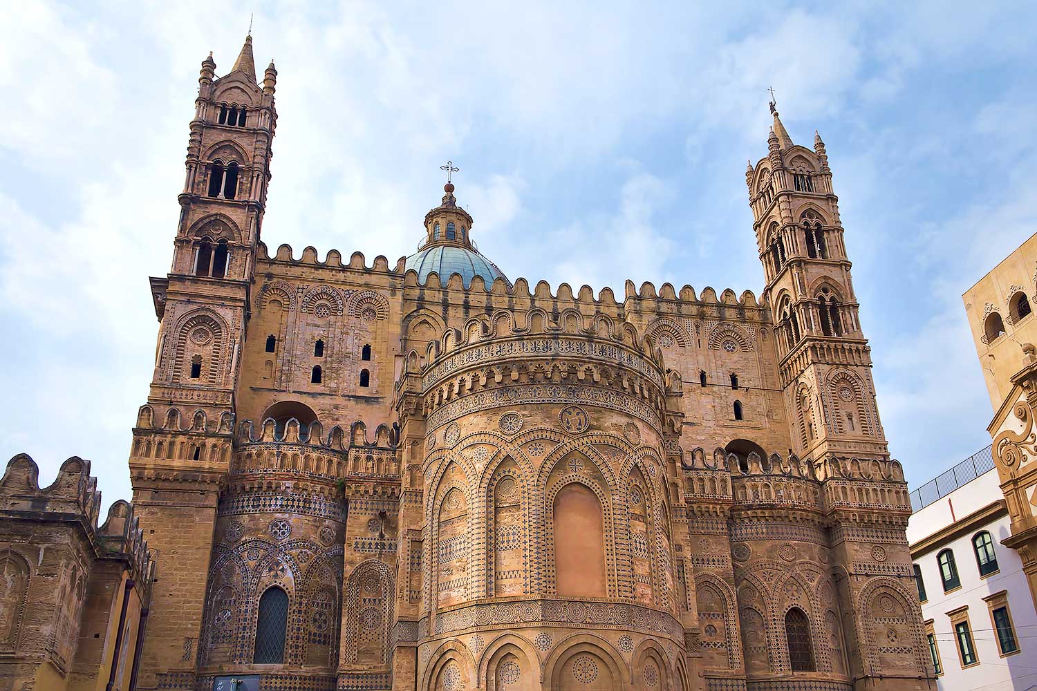 De mooi bewaard gebleven apsis van de kathedraal van Palermo